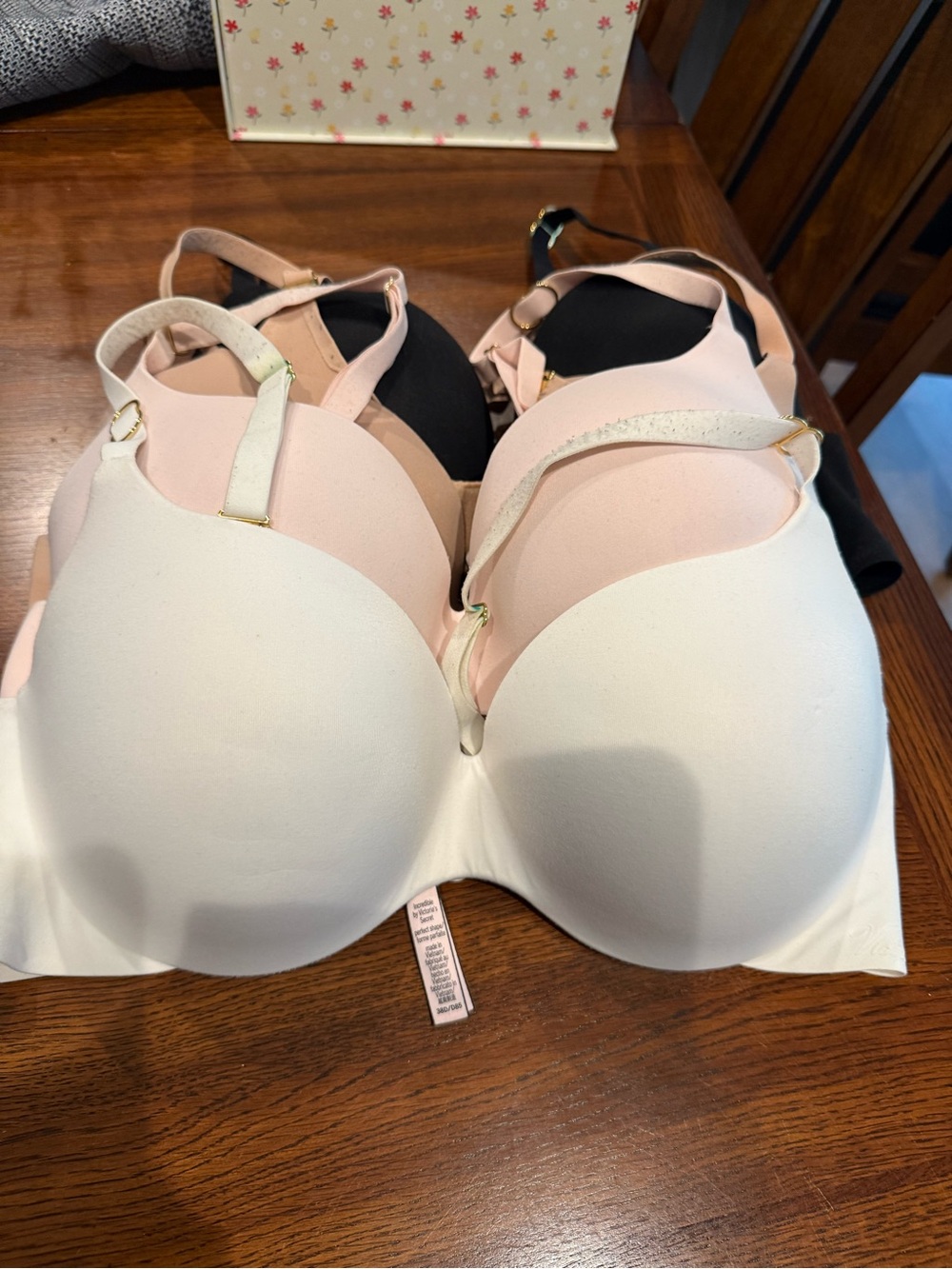 Victoria's Secret Incredible push-up bras — White, Blush Pink, Black
